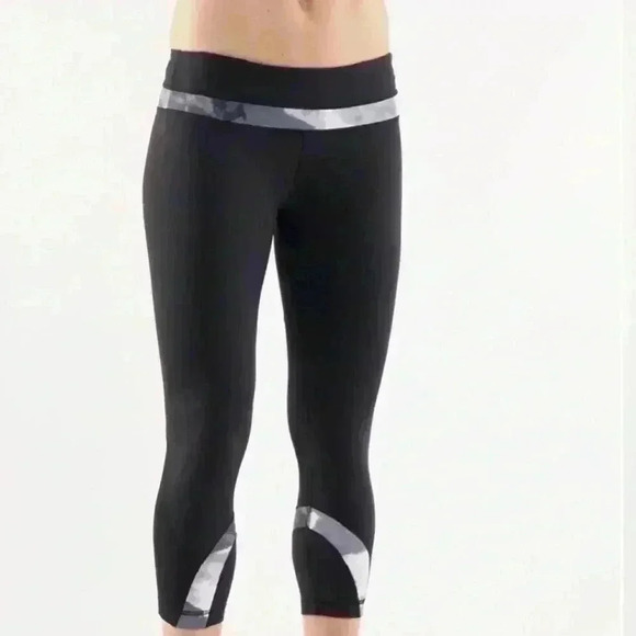 Lululemon Run: Inspire Crop II
Black / White Coal Tinted Canvas Super - Picture 2 of 10